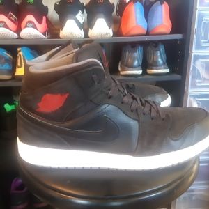 Jordan 1 mid
